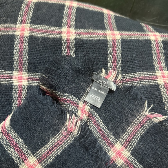 Aerie Plaid Blanket Scarf 60x60 Navy / Pink / White - Picture 1 of 3